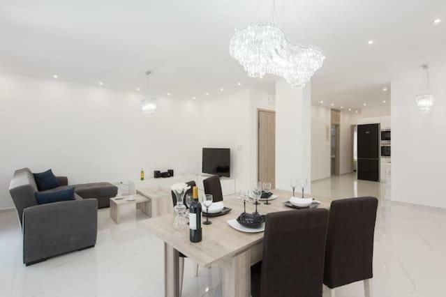 Despina'S Luxury Apt Downtown Iraklion Buitenkant foto
